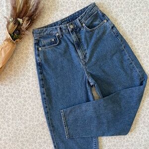 H&M Ultra High Waist Ankle Length Relaxed Loose Mom Jeans Size 4